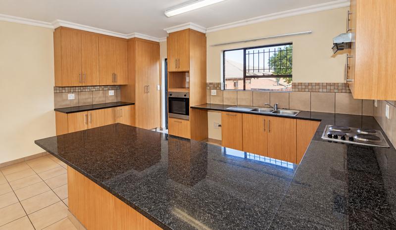 2 Bedroom Property for Sale in Langenhovenpark Free State